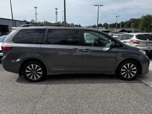 2018 Toyota Sienna XLE