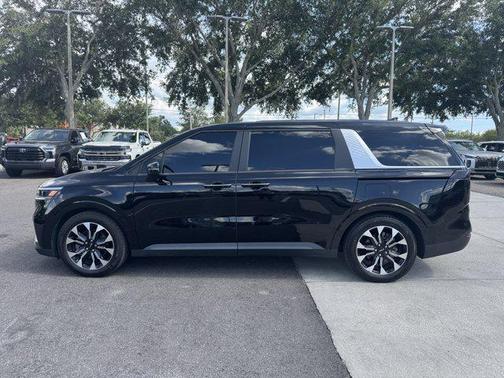 2022 Kia Carnival EX