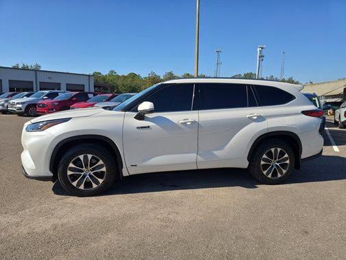 2021 Toyota Highlander Hybrid XLE