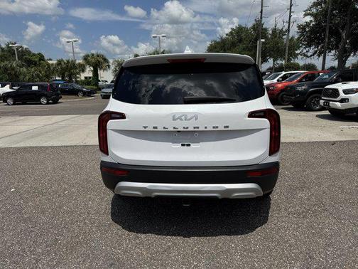 2022 Kia Telluride LX
