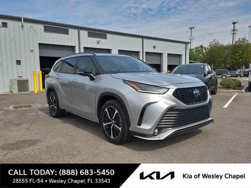 Celestial Silver Metallic 2022 Toyota Highlander XSE