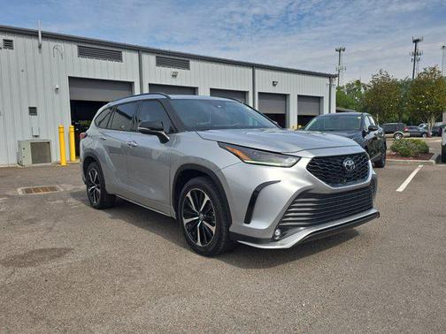 Celestial Silver Metallic 2022 Toyota Highlander XSE