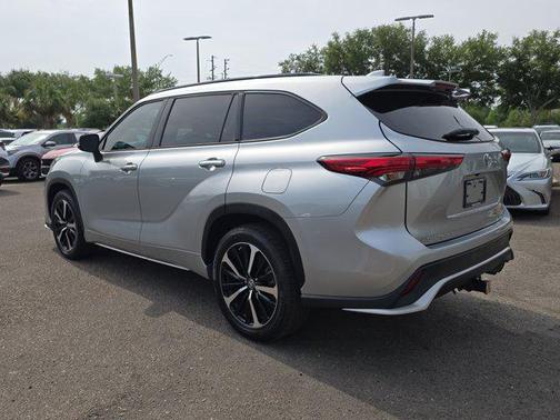 Celestial Silver Metallic 2022 Toyota Highlander XSE