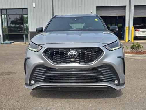 Celestial Silver Metallic 2022 Toyota Highlander XSE