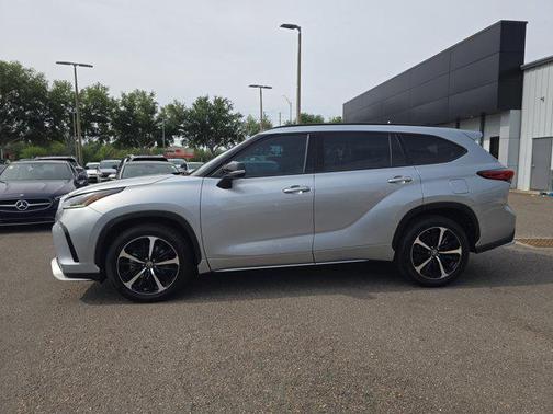 Celestial Silver Metallic 2022 Toyota Highlander XSE