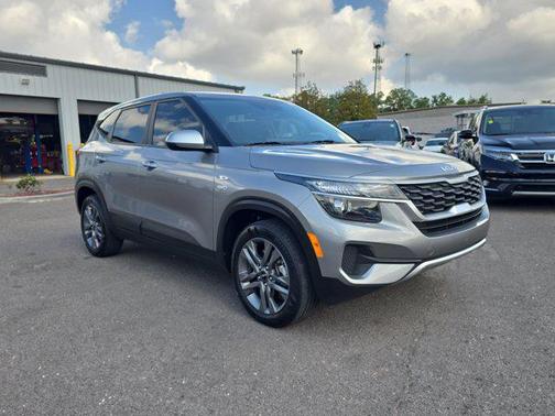 Steel Gray 2023 Kia Seltos LX