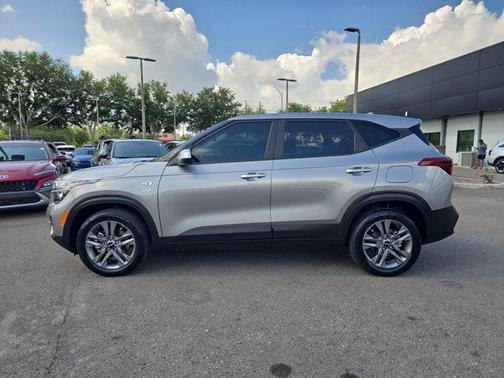 Steel Gray 2023 Kia Seltos LX
