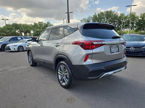 Steel Gray 2023 Kia Seltos LX