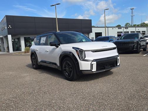 White Pearl 2026 Kia EV9 GT-Line