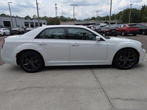 2023 Chrysler 300 Touring