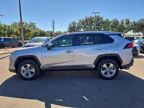 2022 Toyota RAV4 Hybrid XLE