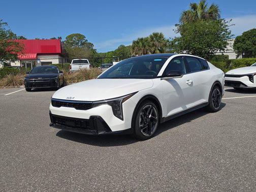 White Pearl 2026 Kia K4 GT-Line