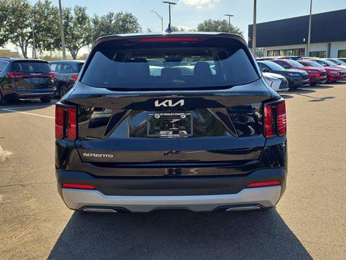 2024 Kia Sorento LX
