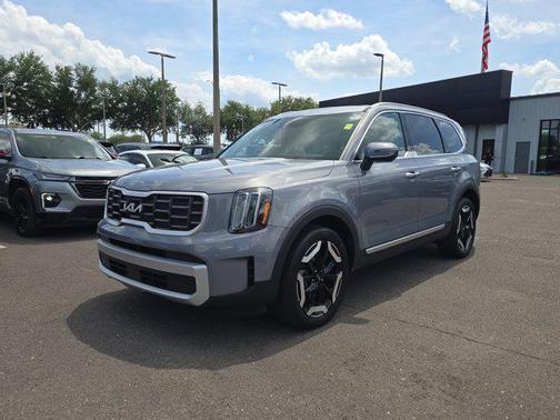 Everlasting Silver 2025 Kia Telluride S