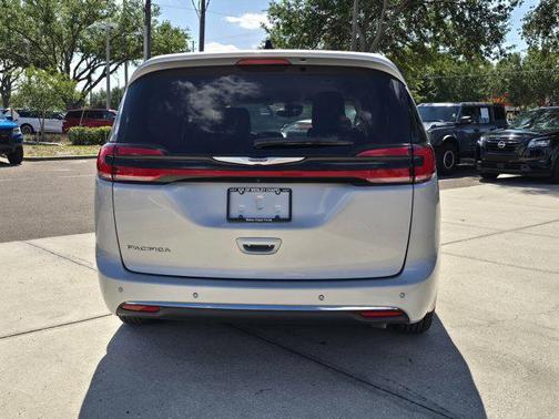 Silver Mist Clearcoat 2024 Chrysler Pacifica Touring L
