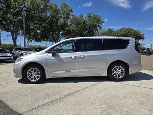 Silver Mist Clearcoat 2024 Chrysler Pacifica Touring L