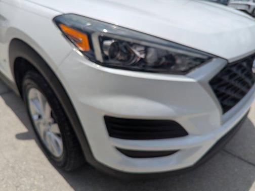 2021 Hyundai TUCSON SE