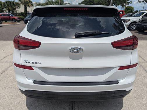 2021 Hyundai TUCSON SE