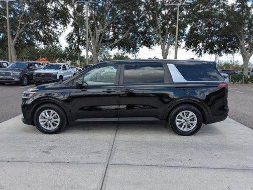 2022 Kia Carnival LXS