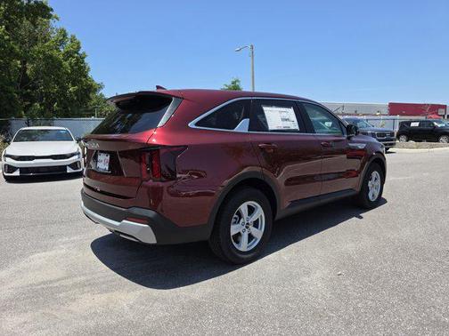 2025 Kia Sorento LX