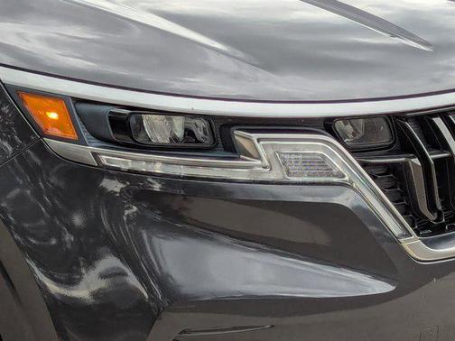 2023 Kia Carnival LX