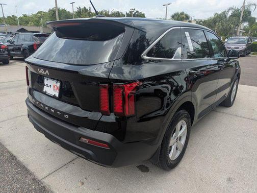 2022 Kia Sorento LX