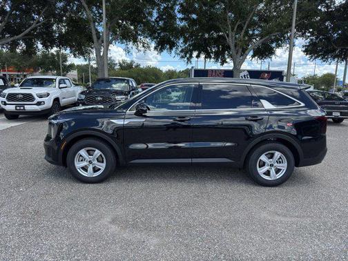 2025 Kia Sorento LX