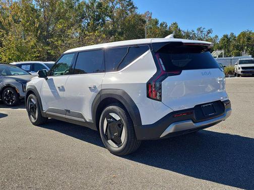 2026 Kia EV9 Light Long Range