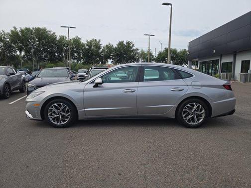 Shimmering Silver Pearl 2021 Hyundai SONATA SEL