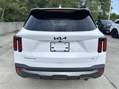 2025 Kia Sorento EX