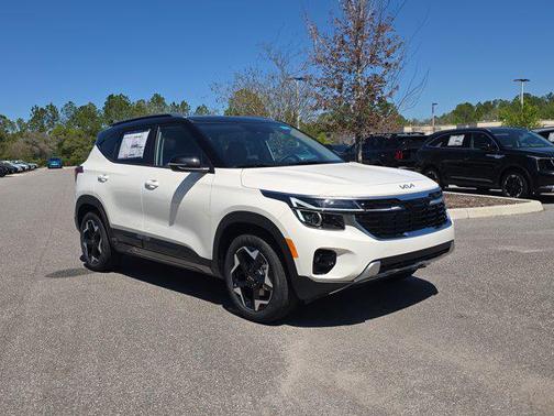 Clear White/Black Roof 2026 Kia Seltos S