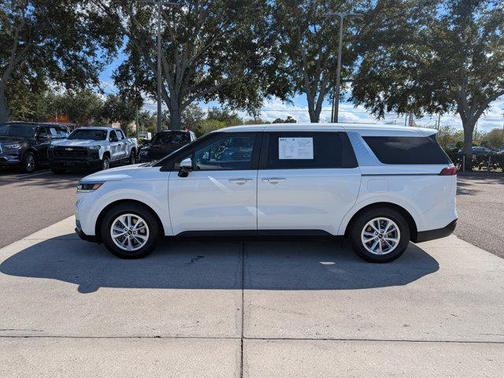 2022 Kia Carnival LXS
