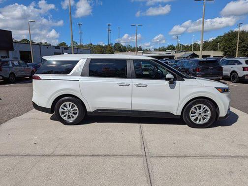 2022 Kia Carnival LXS