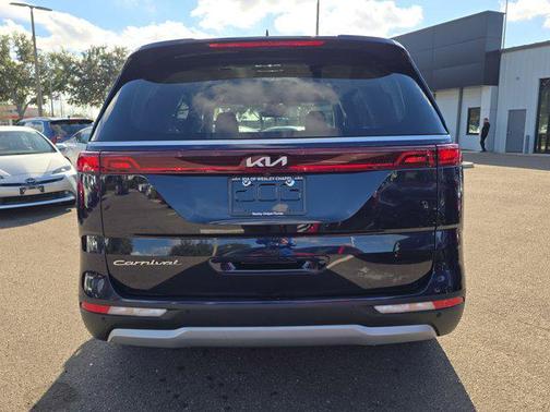 2022 Kia Carnival LX