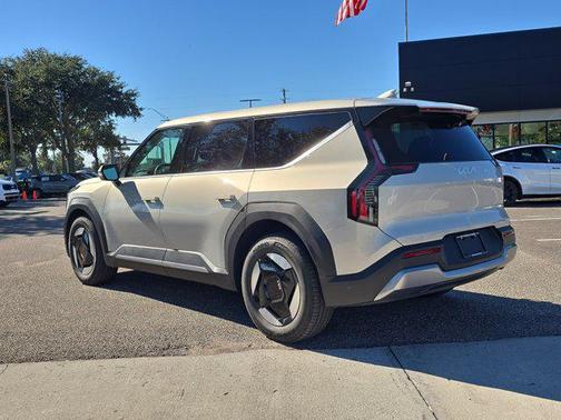 2026 Kia EV9 Light Long Range