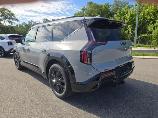 Wolf Gray 2026 Kia EV9 Land
