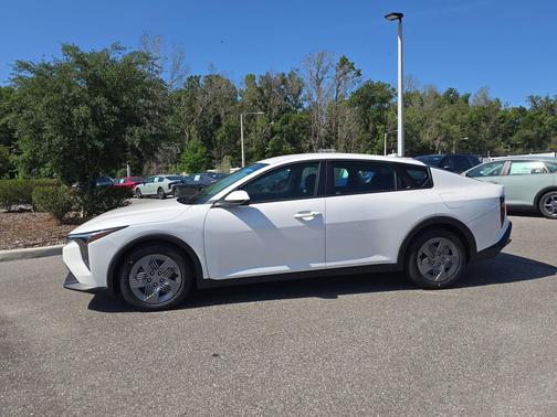 Snow White Pearl 2026 Kia K4 LX