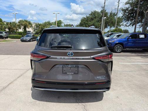 2024 Toyota Sienna Platinum 7 Passenger
