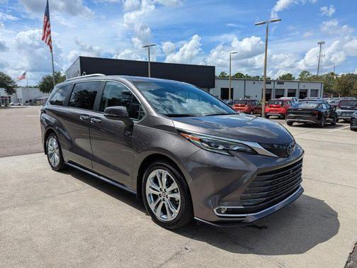 2024 Toyota Sienna Platinum 7 Passenger