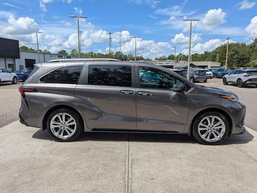 2024 Toyota Sienna Platinum 7 Passenger