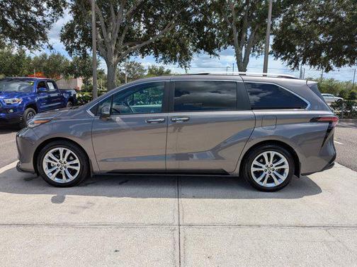 2024 Toyota Sienna Platinum 7 Passenger