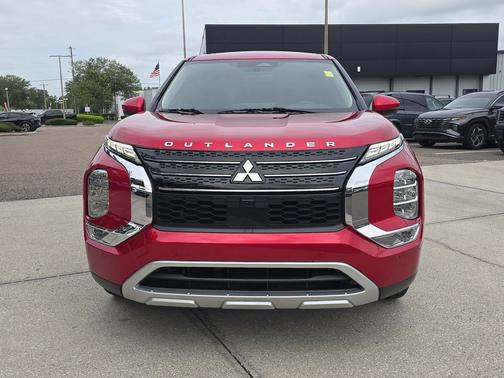 Red Diamond 2024 Mitsubishi Outlander SE