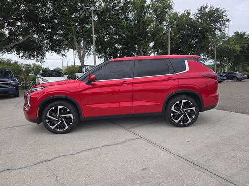 Red Diamond 2024 Mitsubishi Outlander SE