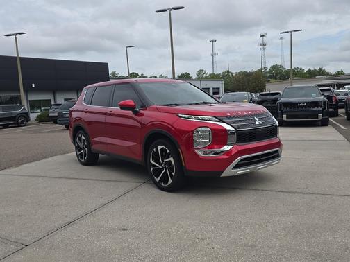 Red Diamond 2024 Mitsubishi Outlander SE