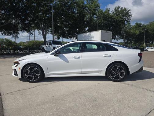 Snow White Pearl 2025 Kia K5 GT-Line