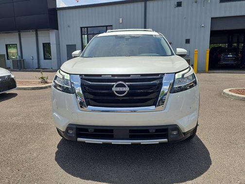 Pearl White Tricoat 2022 Nissan Pathfinder SL 2WD