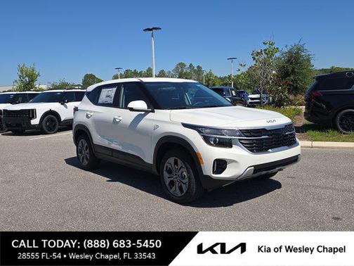 White Pearl 2026 Kia Seltos LX