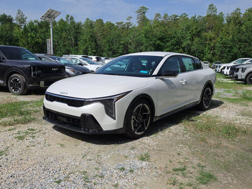 Snow White Pearl 2026 Kia K4 GT-Line