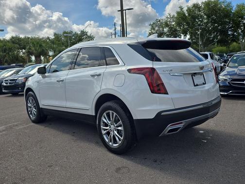 Crystal White Tricoat 2022 Cadillac XT5 Premium Luxury