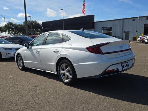 2022 Hyundai SONATA SE
